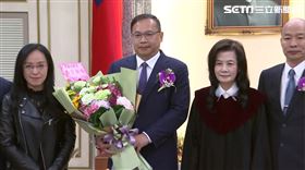 王義川宣誓立委就職。