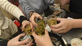 ▲羊肉爐 天冷吃鍋 火鍋 雞佛 煮雞佛 麻油麵線 朋友聚會 乾杯 羊肉片 雞佛（圖／記者許雅惠攝影）