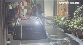 士林裸男持刀闖檳榔攤。（圖／翻攝畫面）