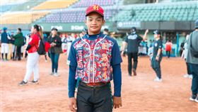 ▲U12國手杜凱恩剛回台，又在關懷盃硬式少棒冠軍戰炸雙響砲，助紅葉國小奪冠。（圖／原棒協提供）