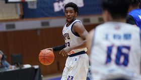 虎尾科大喬納森UBA新賽季首場即繳26分20籃板。（圖／大專體總提供）