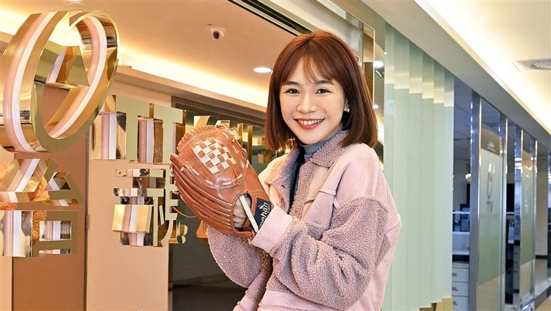 柯涉案風雨飄搖　民眾黨延攬女主播助空戰