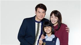 侯怡君(右起)、蕭晴曦、倪齊民在《好運來》飾演一家人。（圖／民視提供）