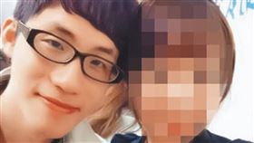 張彥文（左）與女友（右）交往後同居，熱戀期間曾十分甜蜜。（翻攝畫面）