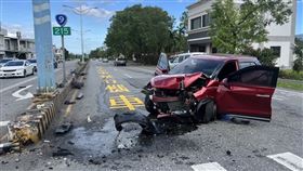 花蓮壽豐鄉1日中午發生一起死亡車禍，陳姓男子（78歲）開車行經台9線215公里處時，不明原因自撞分隔島，警消人員獲報到場搶救，邱姓女乘客（62歲）經送醫急救，仍於2日上午不治，詳細車禍原因尚待調查釐清。