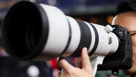 Canon旗艦級全片幅無反單眼相機EOS R1在台開賣。（圖／品牌業者提供）