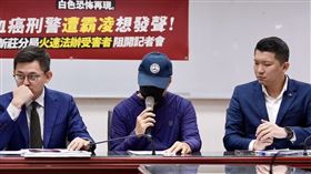 新北市議員卓冠廷、陳乃瑜、山田摩衣、李宇翔及律師羅聖鈞今（２）日日陪同職場霸凌受害者、新北市警察局新莊偵查隊施姓小隊長召開記者會。（圖／卓冠廷辦公室提供）