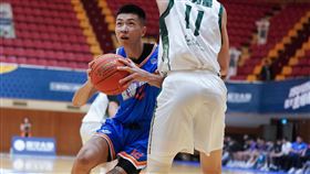 臺灣體大羅楷翔繳27分10籃板雙十，得分寫個人UBA一級新高。（圖／大專體總提供）