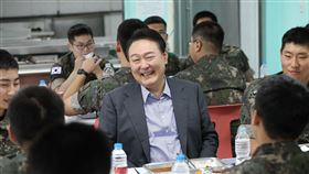 南韓頒戒嚴令最後稻草！軍職任命成導火索　朝野惡鬥升級「政治戰爭」。圖／翻攝自尹錫悅臉書