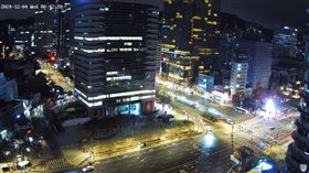 根本不甩戒嚴令！首爾民眾車照跑、人照走　即時街頭畫面曝光。GiGAeyes Live TV  yt