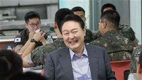 南韓頒戒嚴令最後稻草！軍職任命成導火索　朝野惡鬥升級「政治戰爭」。圖／翻攝自尹錫悅臉書