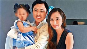 本刊除了掌握吳佩慈（右）的最新聚會照片，也有她孩子的爸紀曉波（中 ）被美國聯邦調查局通緝的消息。（翻攝自吳佩慈臉書）

