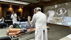 NVIDIA超級電腦進台大醫院，重現病患身體病況，助醫師術前訓練。（圖／記者簡浩正攝影）