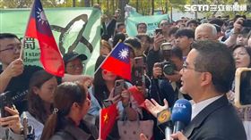 蕭旭岑拒拿中華民國國旗