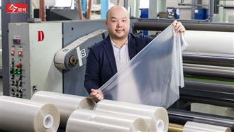 跟中國打價格戰無異自殺！台灣「薄膜王」翻毛利41％　贏家3大關鍵