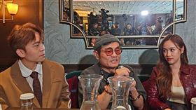 吳姍儒（右起）、許效舜、黃豪平主持節目（圖／記者鍾智凱攝）