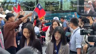 中生團訪清大　學生遞我國國旗沒人敢拿