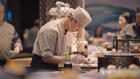 A Joy以餐桌上的多元料理搭配如藝展般的用餐場域，顛覆對吃buffet的既定印象。（圖／品牌業者提供）