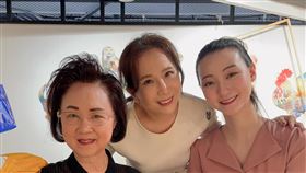 瓊瑤（左起）、陳玲玲、瓊瑤孫女陳可嘉（圖／翻攝臉書）