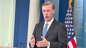 拜登表態願協防台灣  美國安顧問重申對台政策不變美國總統拜登接受媒體專訪時再度提到美國將協防台灣。白宮國安顧問蘇利文美東時間20日澄清拜登言論並未改變美國一中政策，美方持續反對片面改變台海現狀，維持台海和平穩定。中央社記者江今葉華盛頓攝  111年9月21日