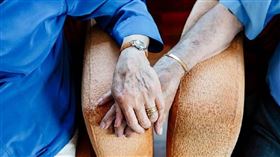 見證急診室一幕！醫感動喊：生病但卻幸福