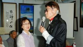 瓊瑤2017年曾現身力挺傅達仁的「安樂善終」詩書畫義展。（本刊資料照）