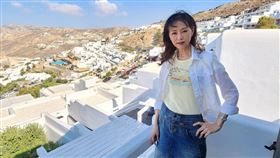 李碧華摘下墨鏡，粉絲不停留下讚美。（圖／翻攝自臉書）