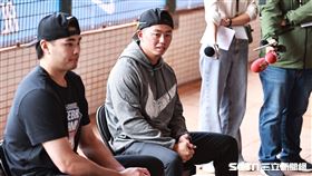 ▲NIKE青棒訓練營，旅美球員鄭宗哲和小球員分享經驗。（圖／記者劉彥池攝影）