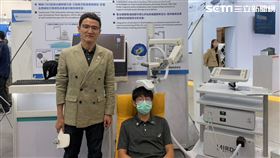 金屬中心研發出「自主化rTMS重複經顱磁刺激治療系統」金屬工業研究發展中心，胡博期專案經理（左）。（圖／記者李育道攝影）