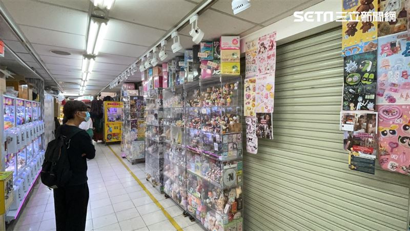西門町萬年大樓店家先前被孫生踢爆一番賞作弊，一度關門休息。（圖／記者楊忠翰攝影）