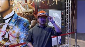 周杰倫演唱會，粉絲來爬下水道。（圖／記者王意馨攝影）