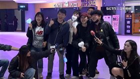 宛 周董散場擠2400