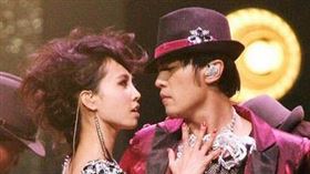 周杰倫；蔡依林（圖／翻攝自微博）