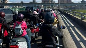 中山橋,高架,自撞,護欄,打橫,汽車,封閉