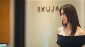 宋芸樺在《太太太厲害》客串演出特務，演出不同面貌。（圖／鹿路電影提供）