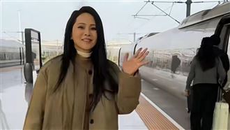 伊能靜戴老花眼鏡補妝　曝光56歲真實狀態