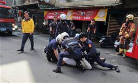 新北,中和,火警,泰和街,追砍,消防隊員,屋主