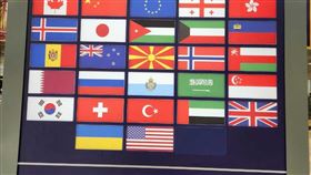 大馬自動通關看板遮蓋中華民國國旗台灣旅客入出境馬來西亞，雖然順利使用自動通關系統，但自動通關看板卻遮蓋中華民國國旗，讓多數旅客感到困惑，甚至有民眾寫信向機場抗議，表達不滿。看板上已不見中華民國國旗。（民眾提供）中央社記者黃自強吉隆坡傳真  113年12月6日