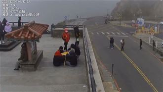 決戰武嶺之巔！看嘸日出竟原地「打麻將」