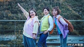 鍾欣凌（圖）爆料嚴藝文（右）當導演壓力大。（圖／八大提供）