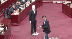 洪健益送蔣萬安禮物