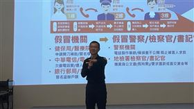 分局長黃國政在現場演講，分享識詐知識。（圖／警方提供）