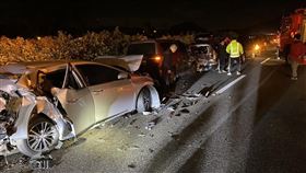 女分析師車禍亡  國道警：遇嚴重回堵遭追撞虛擬貨幣分析師陳梅慧日前於國道新竹路段車禍身亡，事故引發各界關注。國道警方6日指出，經檢視行車記錄器等畫面，事發當下陳女所乘車輛遇車流嚴重回堵，靜止在內側車道時遭後方車輛追撞、導致不幸。（新竹縣政府消防局提供）中央社記者魯鋼駿傳真  113年12月6日