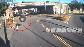 輪胎,天降巨輪,台61,雲林（圖／翻攝社會事新聞影音）