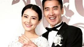 趙又廷（右）和高圓圓（左）結婚至今10年。（圖／翻攝自微博）