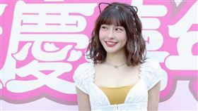 峮峮替品牌內衣站台。（圖／翻攝自峮峮IG）