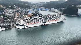 地中海榮耀號航程中故障  停靠那霸港