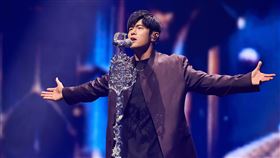 周杰倫大巨蛋「嘉年華」第2夜歌王周杰倫（圖）6日晚間繼續在台北大巨蛋舉辦「嘉年華」世界巡迴演唱會，周杰倫說，「有時候回家到家唱歌，還是會比較緊張一點，你們還是沒有忘記我，7年沒有回來會不會太久，我也覺得滿久的。」（杰威爾提供）中央社記者王心妤傳真  113年12月6日