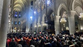 巴黎聖母院重啟儀式巴黎聖母院於7日進行重啟儀式，僅受邀貴賓、宗教人士、消防員、古蹟修復員、表演者與媒體記者能參與，共計2500名。中央社記者李若韻巴黎攝 113年12月8日