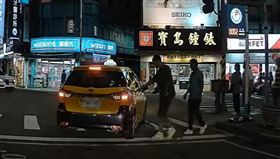 道交條例,臨停,行人穿越道,人行道,新莊,檢舉